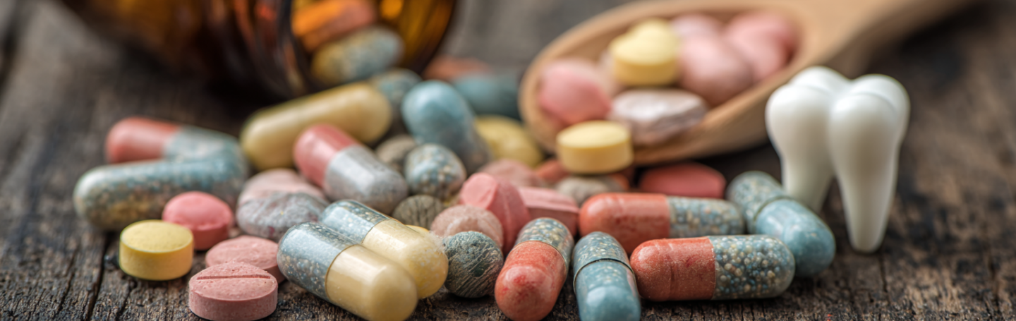 Антибиотики в стоматологии: когда они действительно нужны и когда опасны?