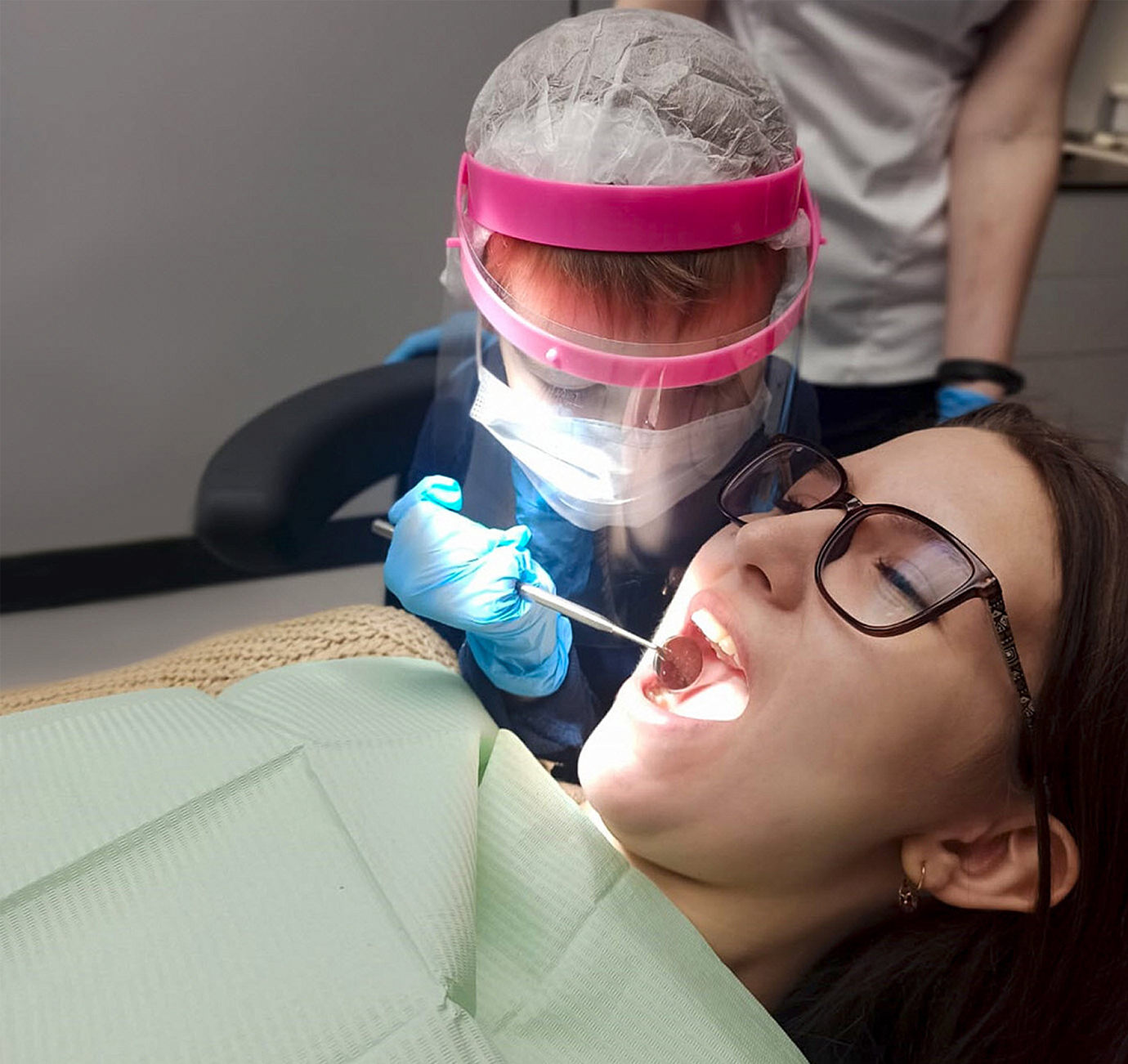 Адаптационный прием для малышей — с улыбкой к стоматологу