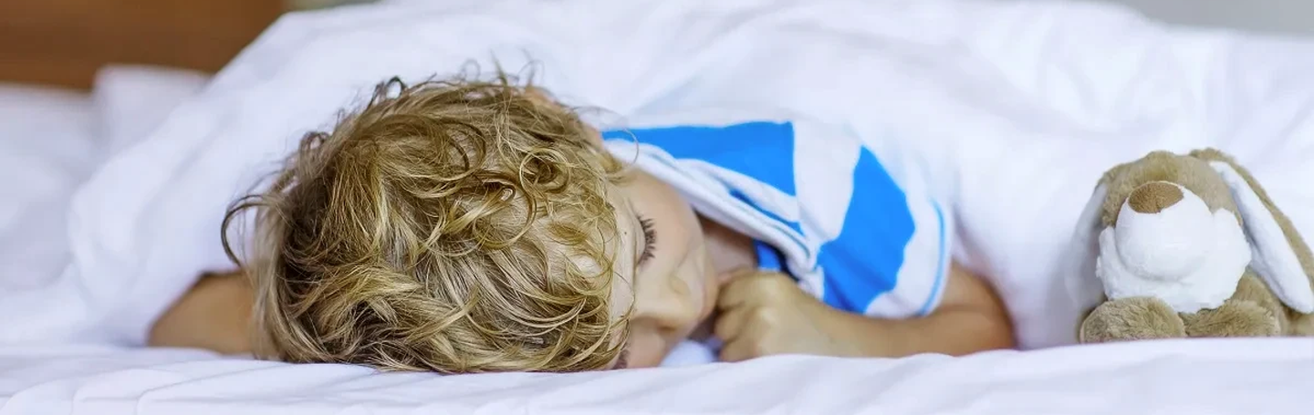 Бруксизм у детей: что делать, если ребенок скрипит зубами во сне — и как это предотвратить?