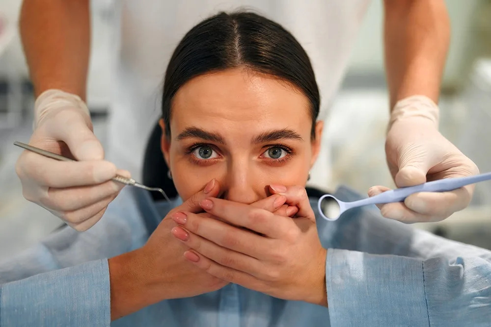 Опасности имплантации зубов за границей