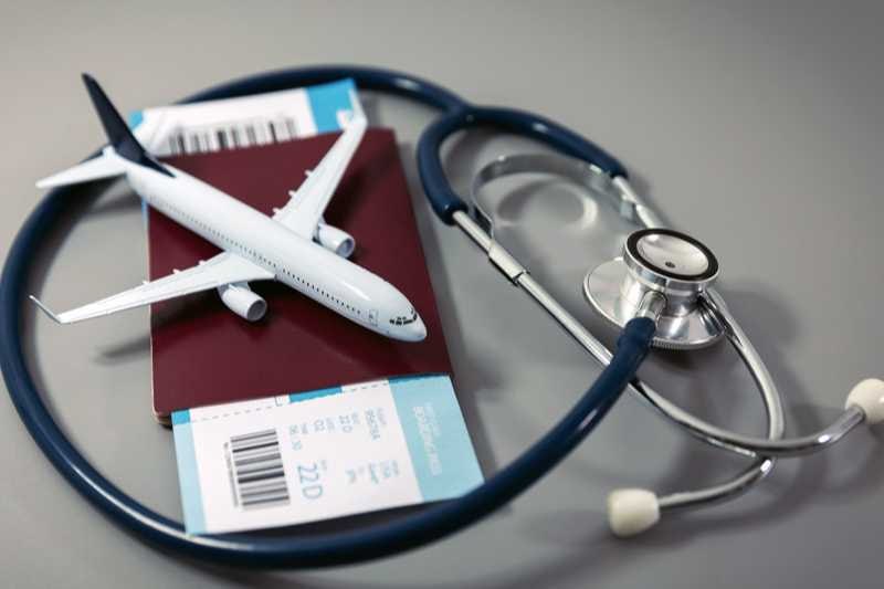 Плюсы имплантации зубов за границей